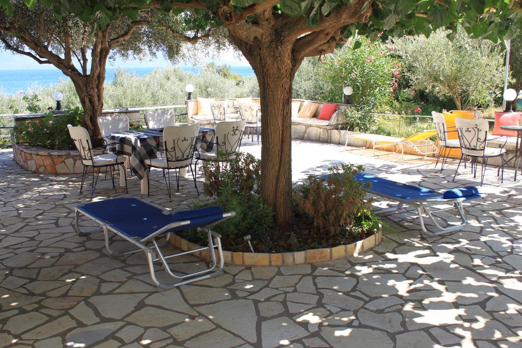 Ballas Apartments Agia Efimia Exteriör bild