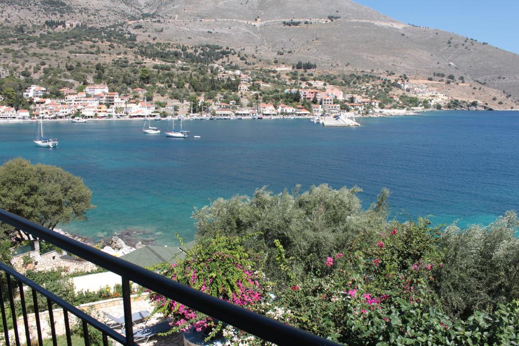 Ballas Apartments Agia Efimia Exteriör bild