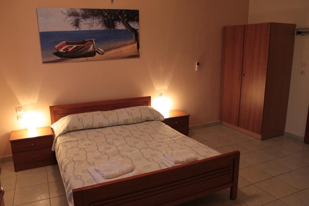 Ballas Apartments Agia Efimia Rum bild
