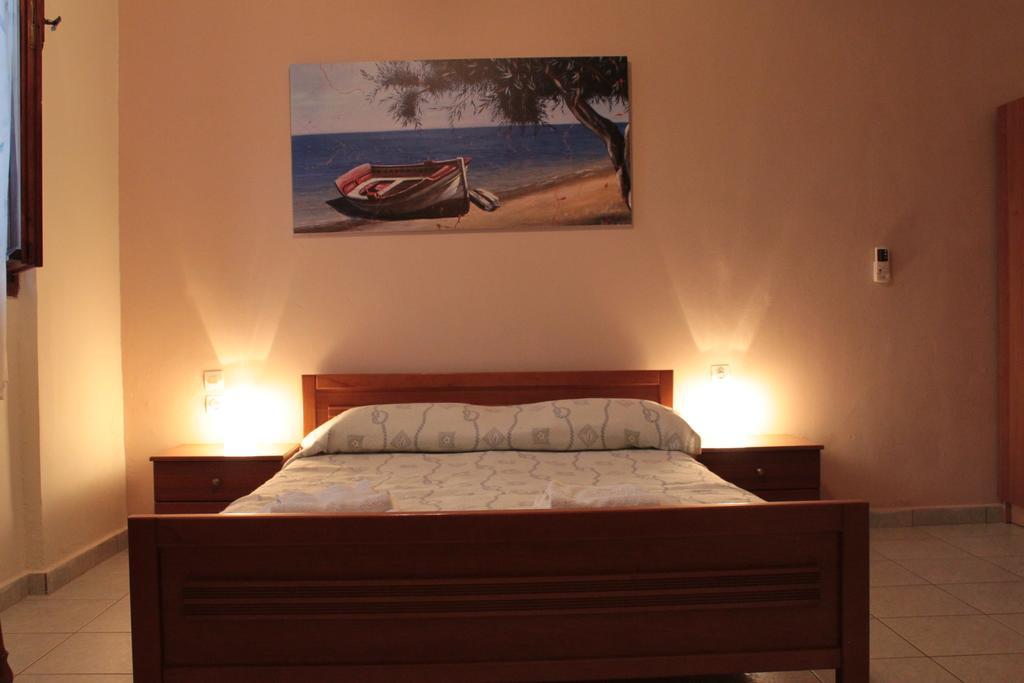 Ballas Apartments Agia Efimia Rum bild