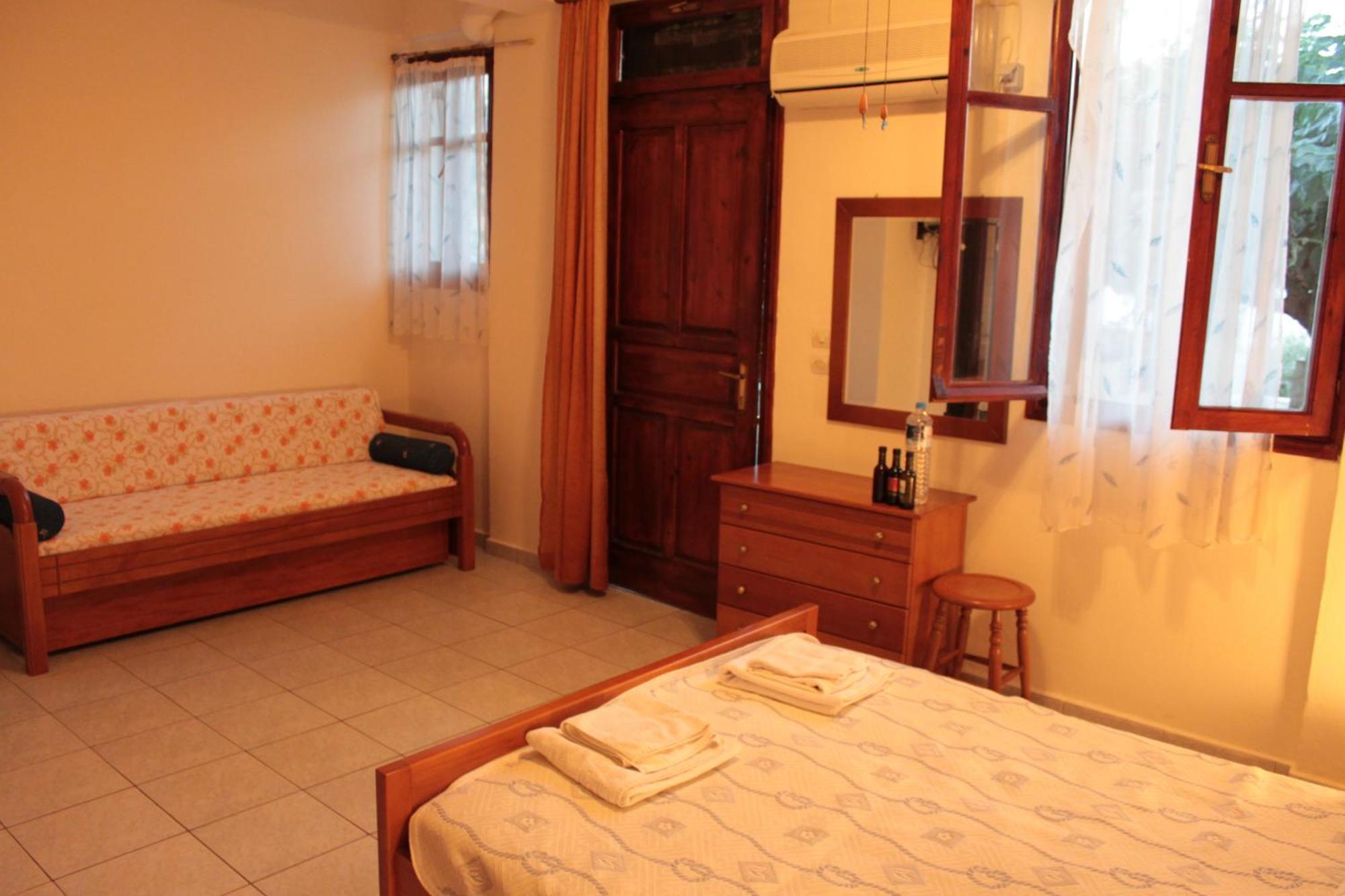 Ballas Apartments Agia Efimia Rum bild