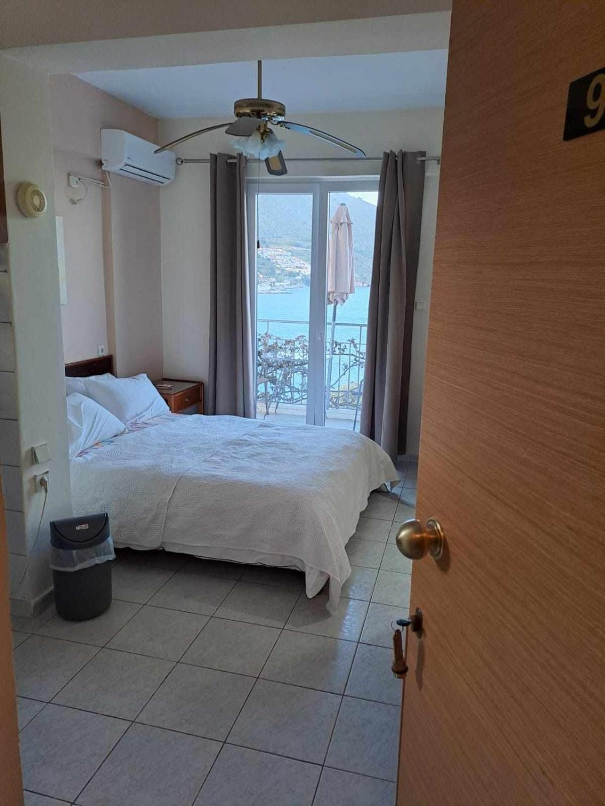 Ballas Apartments Agia Efimia Exteriör bild