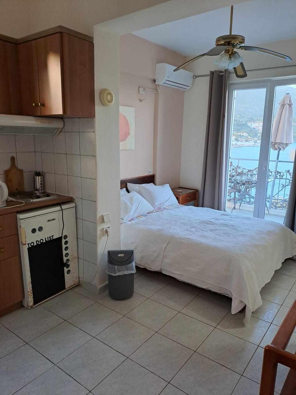 Ballas Apartments Agia Efimia Exteriör bild