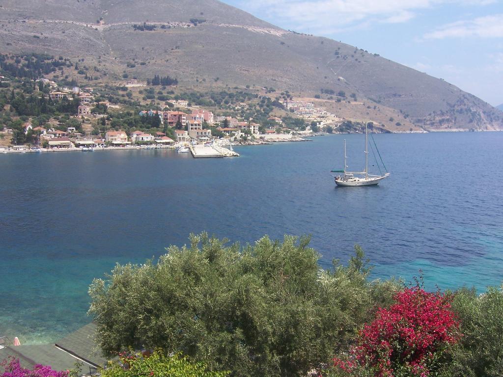 Ballas Apartments Agia Efimia Rum bild